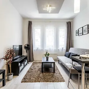 Bpr Fleur Créme Appartamento Budapest